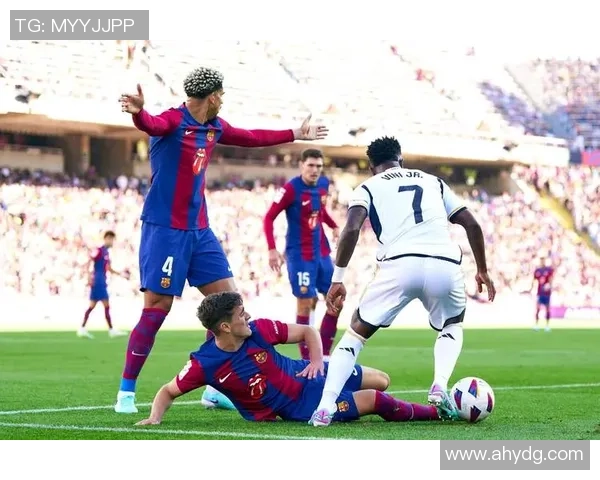 梅西2007年巴萨对阵皇马精彩集锦回顾与分析